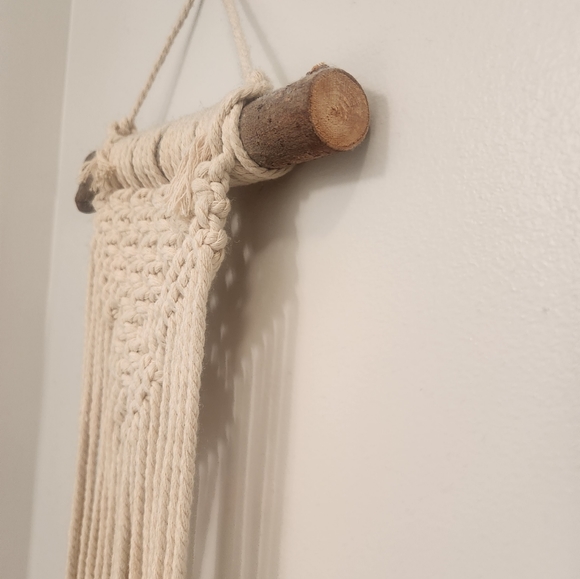 Rustic macrame wall hanging - Picture 3 of 3